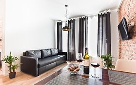 Green Garden Apartment
